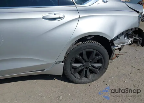 2017 Chevrolet Impala 1Lt из США, поврежденный, VIN 2G1105S33H9196387